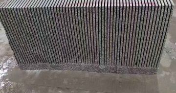 山西芝麻白毛板荒料切割