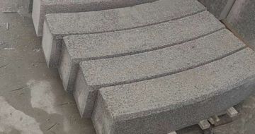 山西芝麻白弧形路牙石