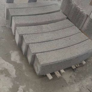 山西芝麻白弧形路牙石