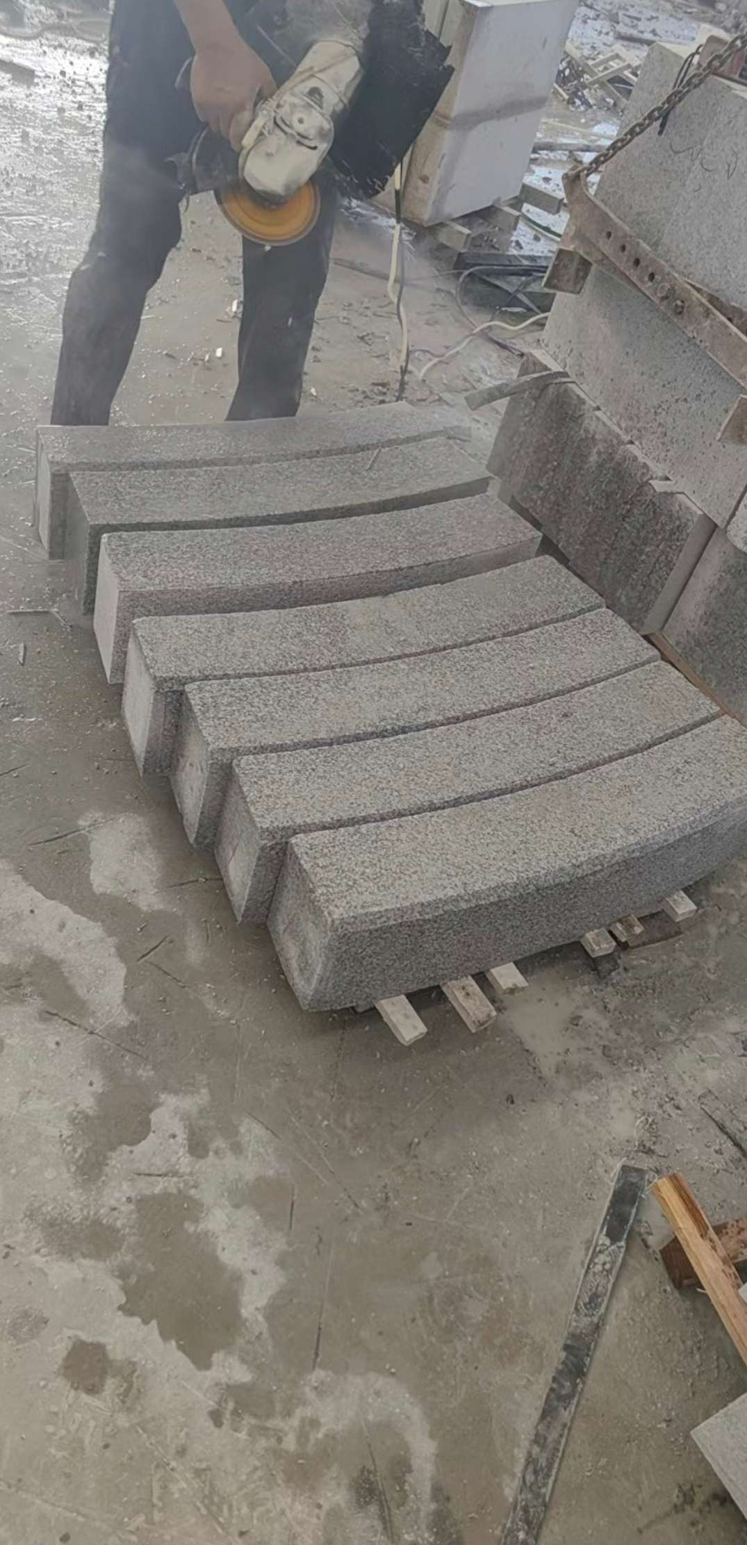 山西芝麻白弧形路牙石