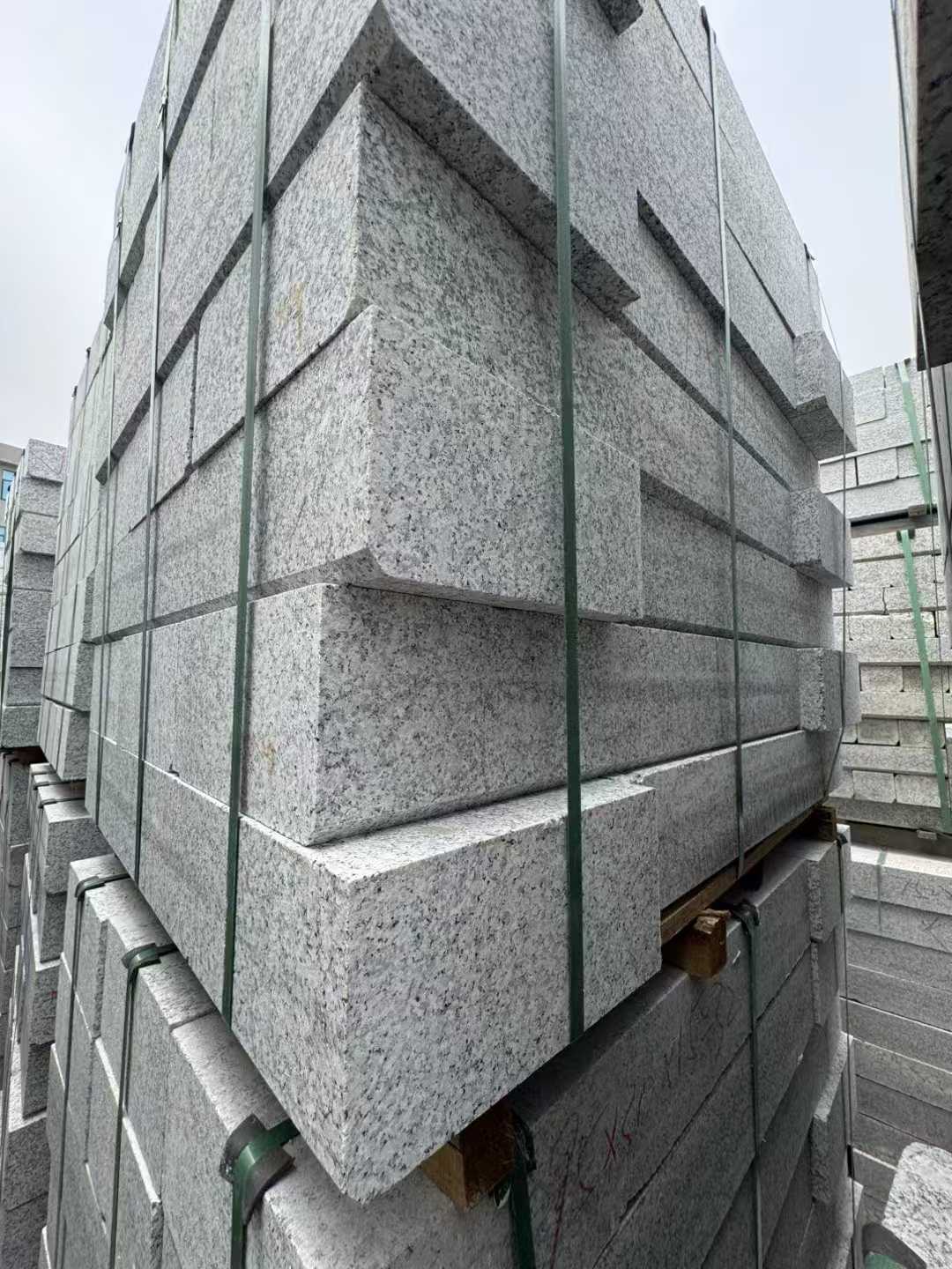 山西芝麻白路牙石 马路牙子